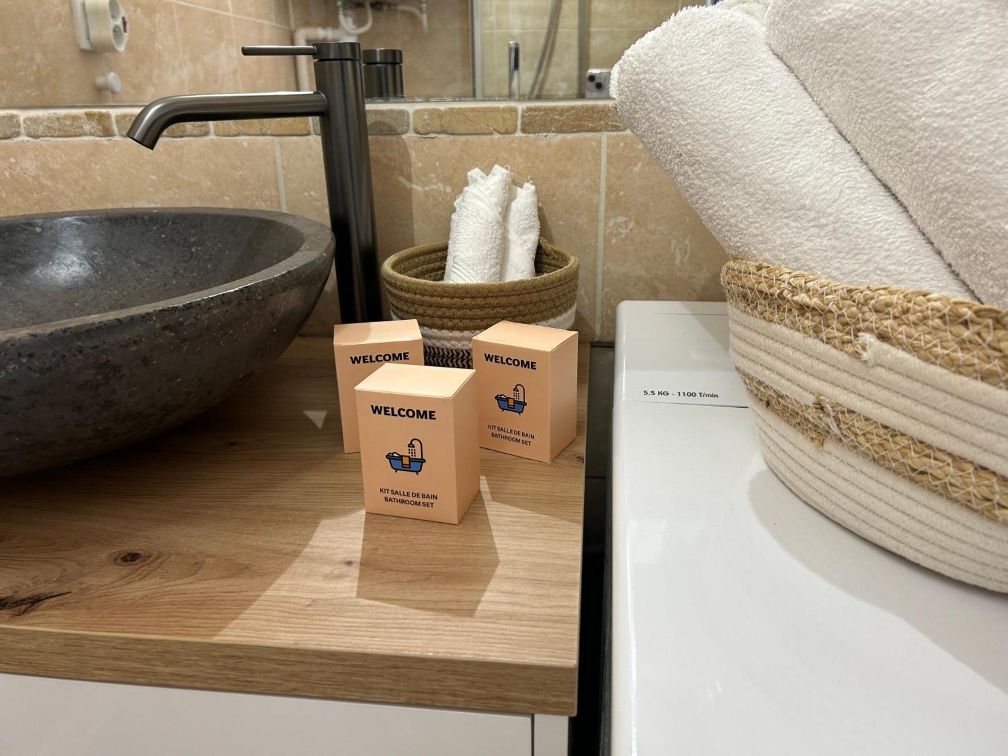 Duplex Climatise Proche Port Toulon Apartment ภายนอก รูปภาพ